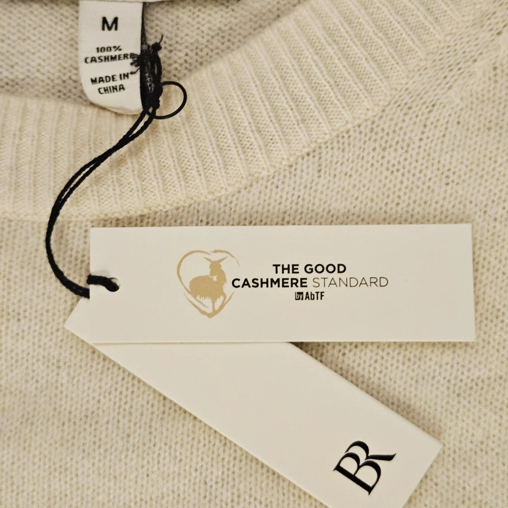 NWT Pristine Banana Republic Soft Cream 100% Cashmere Sweater- Size M - Picture 2 of 10